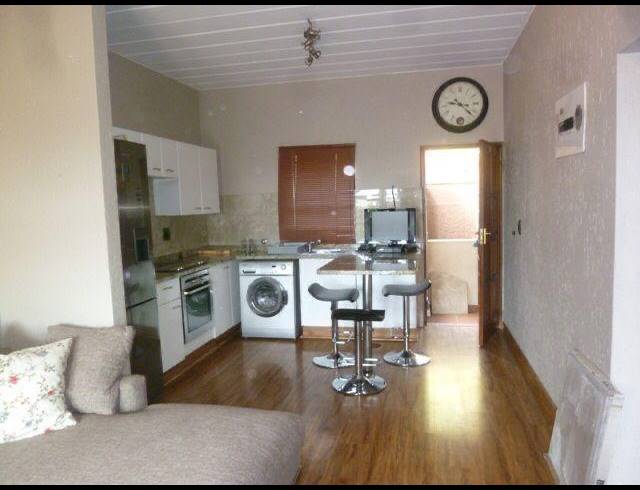 2 BEDROOM APARTMENT FOR SALE IN CONSTANTIA KLOOF